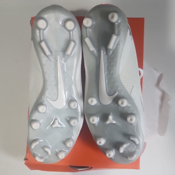 Nike YOUTH White LAX/ Soccer Cleats - Picture 3 of 5